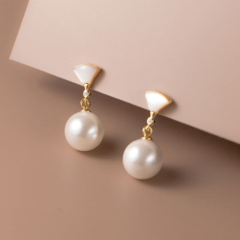 Lyca™ - Elegant Gold Pearl Earrings