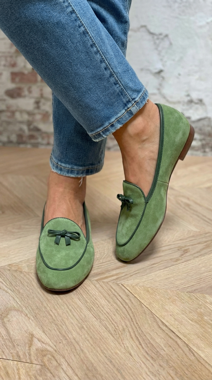 ELEGANT LOAFER WITH TASSELS