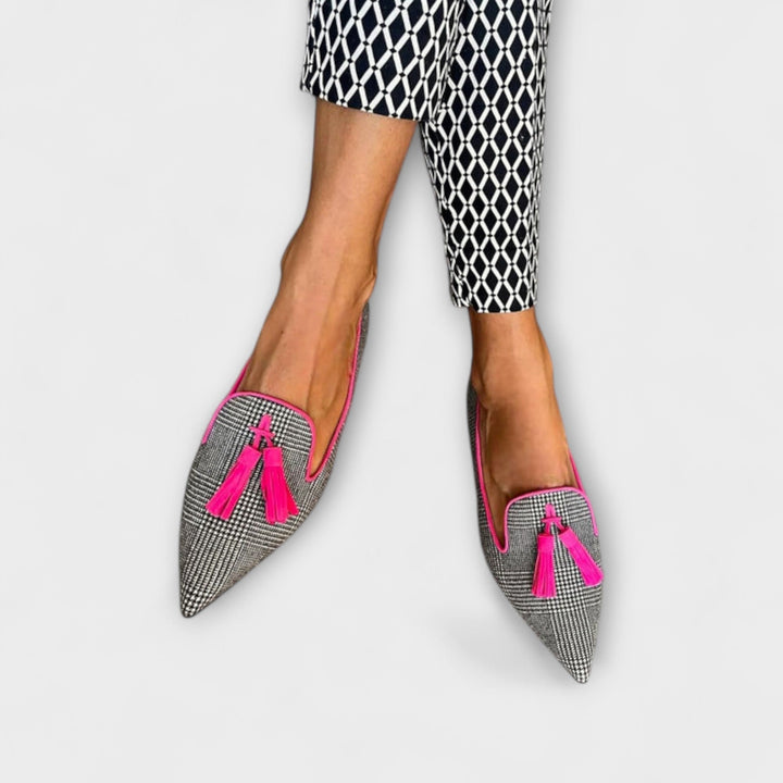 Yara – Pointed Toe Black Flats